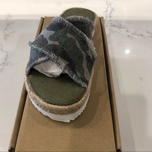 NWT CAMO SLIDES *Multiple